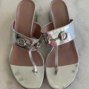 Gucci Thong Sandals sz 38.5